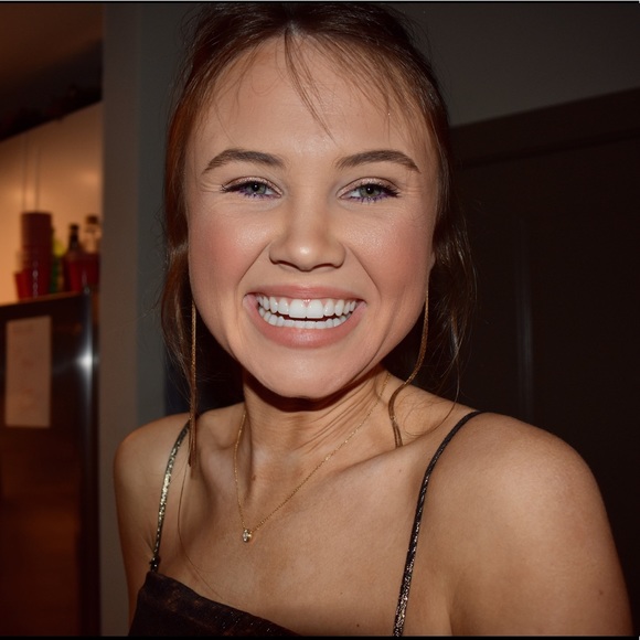 Meet your Posher, Cati Beth - Picture 4 of 8